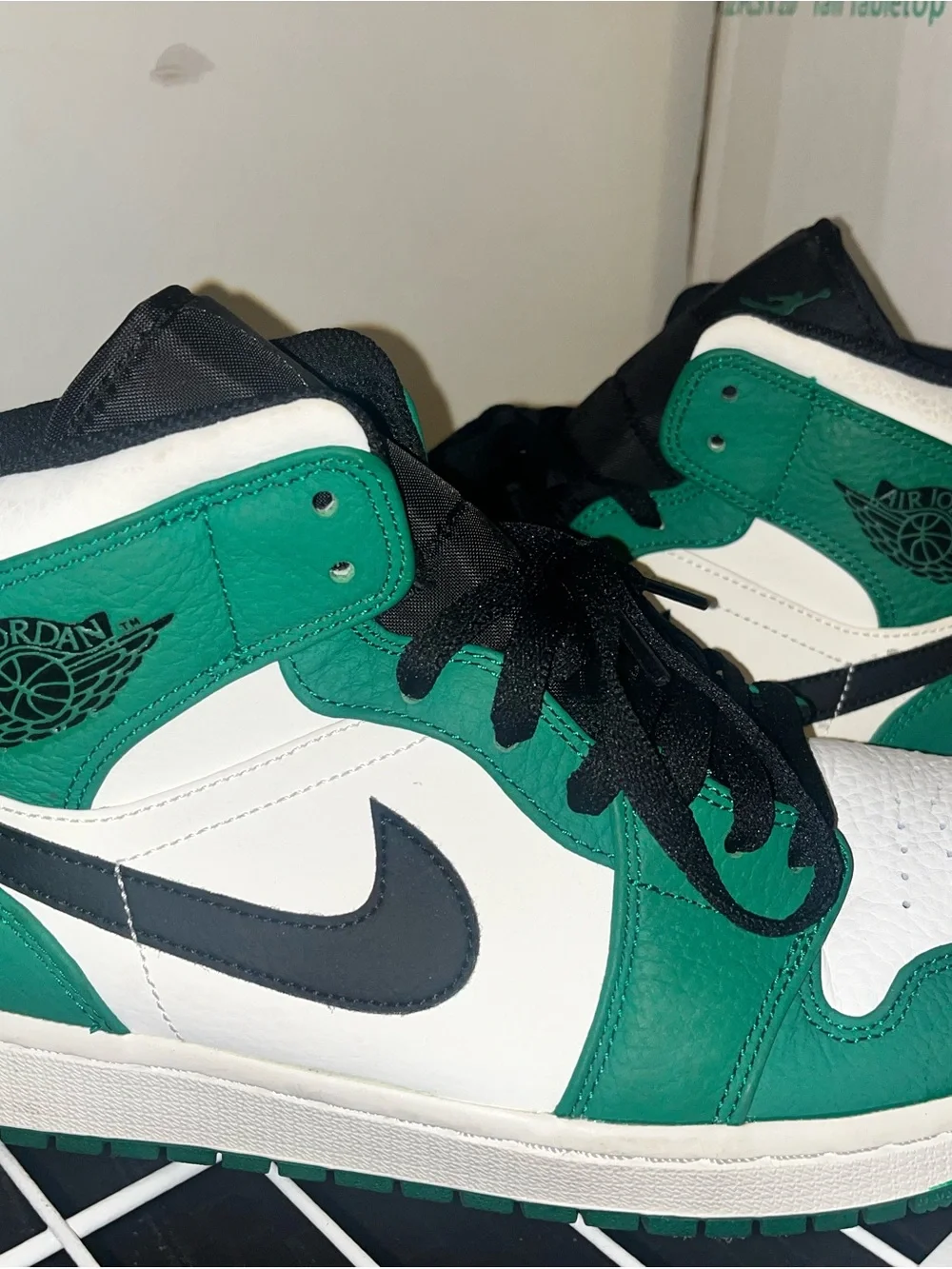 Air Jordan 1 Mid 